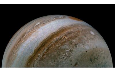 Simulazioni avanzate svelano aspetti inattesi del pianeta Giove