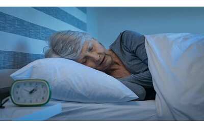 Sonno degli anziani scoperte significative da uno studio su oltre 21 000 persone