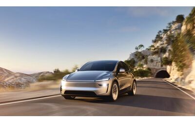 Tesla presenta la nuova Model Y 2025 con design aggiornato e funzionalità migliorate