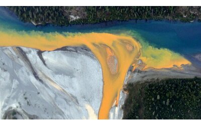 Alaska, il cambiamento climatico sta tingendo di arancione i corsi d’acqua