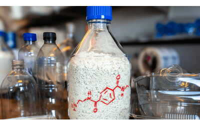 Baeta, il nuovo materiale che cattura CO2 ottenuto riciclando la plastica