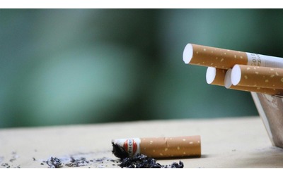 Filtri di sigaretta tra i più inquinanti del pianeta, ma ancora non c’è il divieto