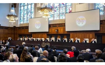 Gli attivisti esultano per la sentenza della Corte dell’Aja: “Trionfo per la giustizia climatica