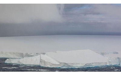 L’iceberg più grande del mondo si sta disintegrando