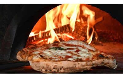 La pizza cotta nel forno a legna produce emissioni inquinanti Ecco cosa dice uno studio italiano