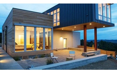 Le case green? Si costruiscono con i container da smaltire