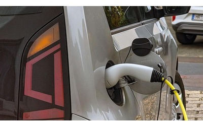 Ricarica della batteria con lo sconto per chi ha un’auto elettrica