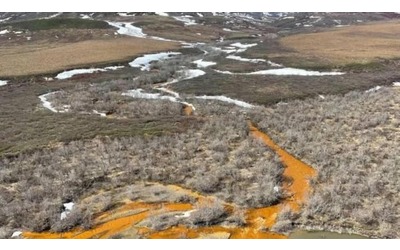 Riscaldamento artico in Alaska i fiumi diventano color ruggine