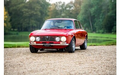 Alfa Romeo GTV 2000 del 1974 restaurata da Arnage Classic Cars