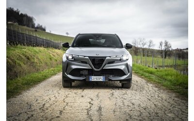 Alfa Romeo Junior ibrida: come funziona la trazione Q4