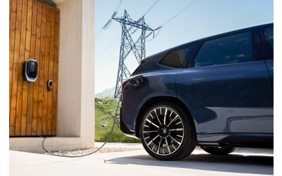 BMW ed E.ON: in Germania la prima soluzione V2G commerciale per le auto elettriche