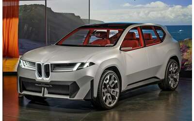 BMW iX3 2026: il futuro elettrico della Neue Klasse debutta a settembre
