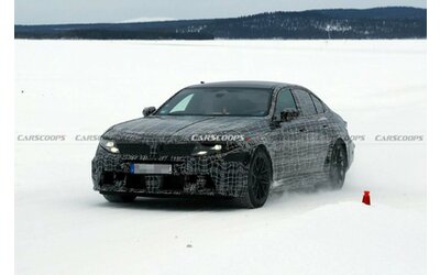 BMW M5, già al lavoro sul restyling. Nuovo look Neue Klasse