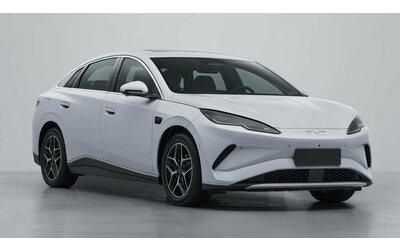 BYD Seal 08: la nuova berlina elettrica si prepara al debutto. 545 km di autonomia