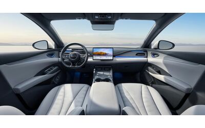 BYD Seal 6 DM-i, interni e bagagliaio della nuova Super Hybrid