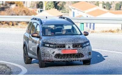Dacia Jogger, in arrivo il restyling: ecco le foto spia dell'aggiornamento