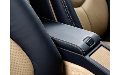 Due accessori in offerta per tenere in ordine l auto e migliorare la guida