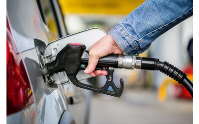 Gasolio alterato e pericoloso: maxi sequestro in un benzinaio nel milanese