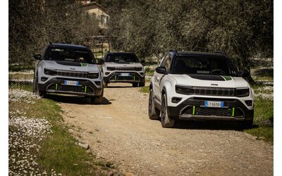 Jeep Avenger 4xe: debutto su strada per l'ibrida a trazione integrale, via agli ordini