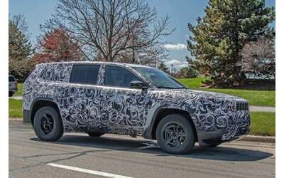 Jeep Cherokee: le foto spia che anticipano la nuova generazione del SUV