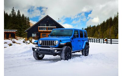 Jeep Wrangler 4xe Backcountry 2025: l'off-road incontra l'elettrificazione