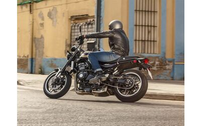 Kawasaki Z900RS 2026, più tecnologia per la naked giapponese