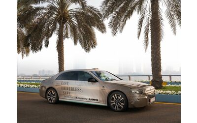 La Classe S diventa un robotaxi Mercedes Benz avvia i test ad Abu Dhabi