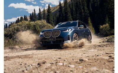 La nuova BMW X3 debutta in Cina con passo allungato e due motori benzina