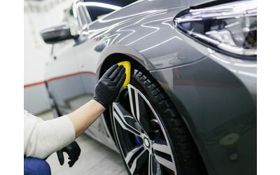 Mantieni gli pneumatici come nuovi con questo semplice trattamento protettivo