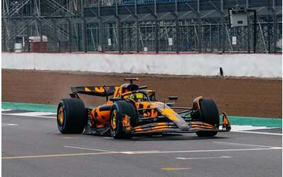 McLaren F1 svela la MCL39 in pista a Silverstone. Le prime impressioni del team
