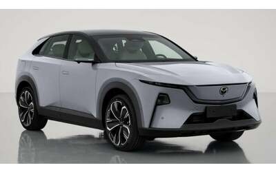 Nuova Mazda EZ-60, anche con range extender. Specifiche tecniche e autonomia