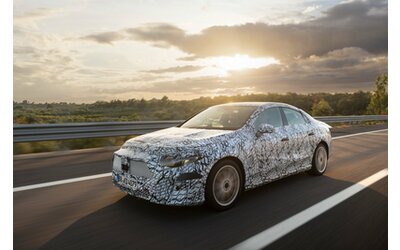 Nuova Mercedes CLA punta sull'efficienza. Elettrica e con un nuovo ibrido