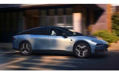 Nuova Xpeng P7 2026 arriva la range extender con oltre 1 500 km di autonomia
