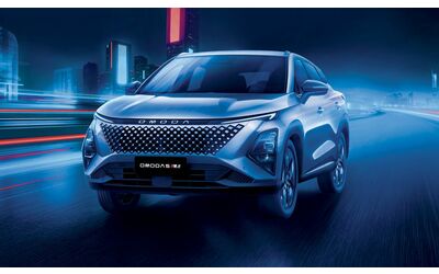 Omoda 5 è anche Super Full Hybrid, ordini al via: allestimenti e prezzi
