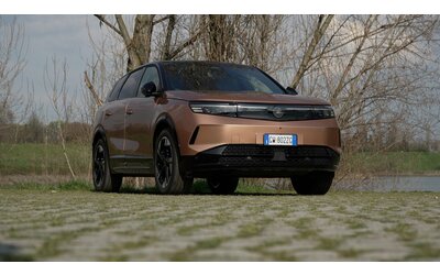 Opel Grandland: tecnologia al primo posto. Prova infotainment sul SUV elettrico | Video
