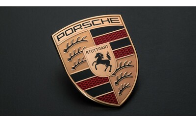 Porsche annuncia: ci sarà un nuovo SUV a benzina. Arriva nel 2028