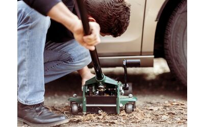 Rumore sospetto durante la guida Ecco le offerte sugli accessori per capire cos successo
