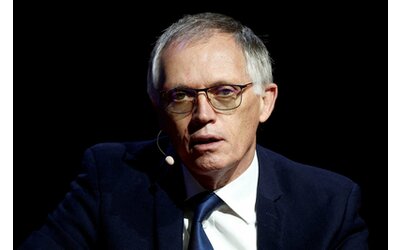 Stellantis, bufera sulla buonuscita milionaria di Tavares: la protesta