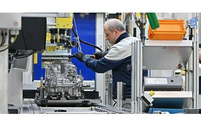 Stellantis: il ritorno allibrido causa ritardi nella produzione in Europa