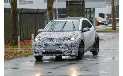 Toyota Aygo X, si lavora al restyling della city car. Ecco le foto spia