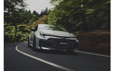 Toyota GR Corolla è ancora più divertente da guidare: la sportiva si aggiorna e debutta in Giappone