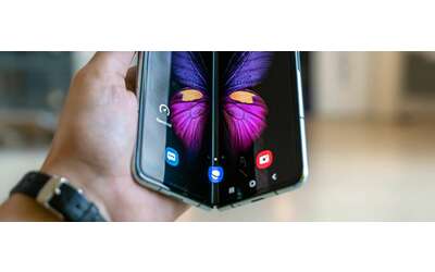 A Motorola manca uno smartphone pieghevole a libro in arrivo nel 2026