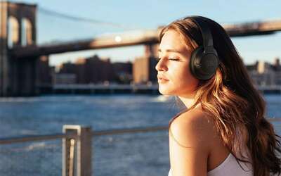 ANC, BASSI POTENTI e 50 ore di AUTONOMIA: -54% per le cuffie JBL Tune 760NC