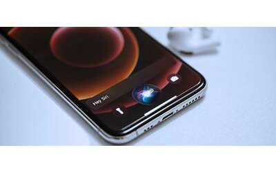 Apple prepara una versione di Siri potenziata con iOS 18.4