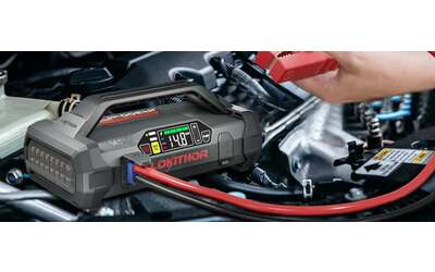 Avviatore per auto con compressore integrato: il SALVAVITA in doppio sconto su Amazon
