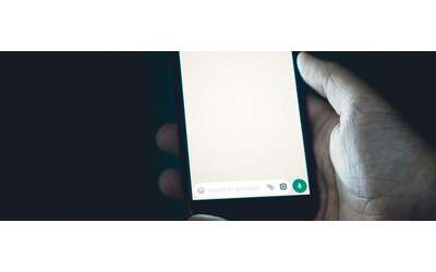ChatGPT si arricchisce su WhatsApp: arrivano note vocali e immagini
