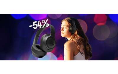 Con le cuffie wireless JBL TUNE 760NC ascolti la musica senza disturbi per 50 ore