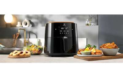Cucina velocissima e con pochi grassi con la friggitrice ad aria Electrolux da 7L