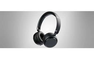 Cuffie wireless Amazon: 35 ore di musica in offertissima a 17 euro