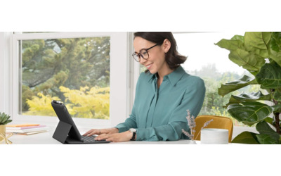 Custodia con tastiera wireless integrata per iPad in offerta